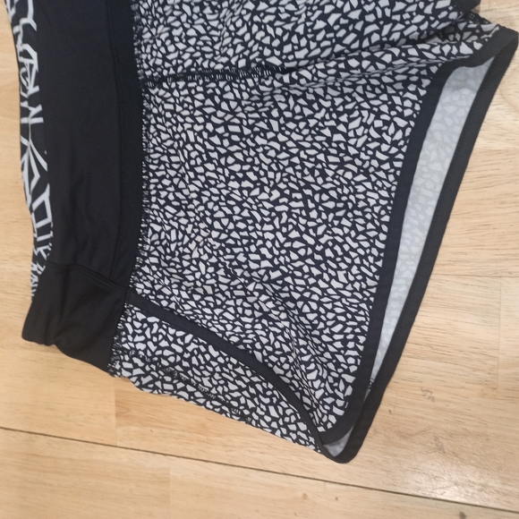 Lululemon women's athletic shorts. Size 6 - Picture 9 of 13